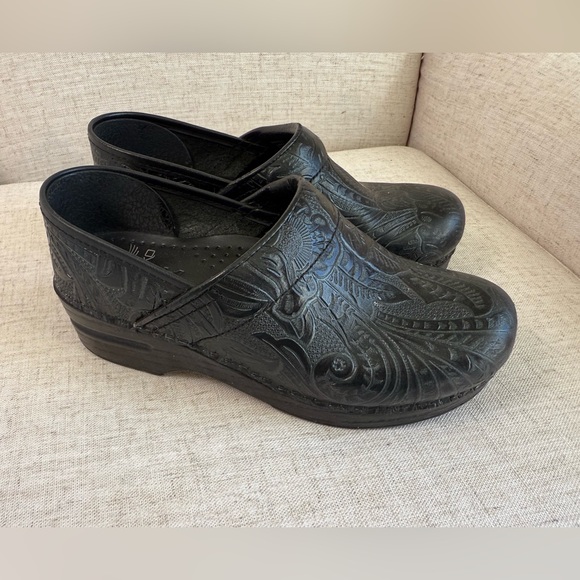 Dansko Professional Tooled Leather Clogs Black Women’s 36 Work Comfort Shoes - Picture 1 of 8